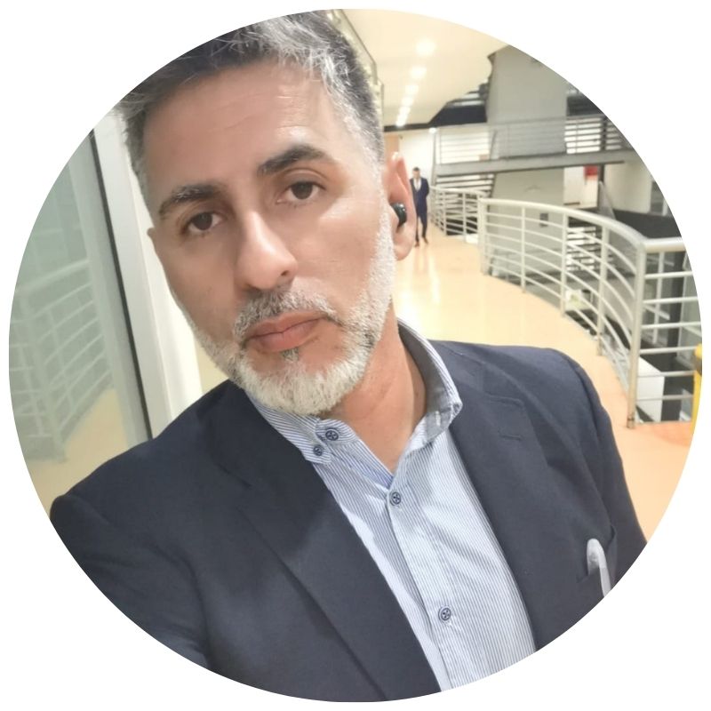 Cristian Larrain O Ingeniero en Marketing Jurídico